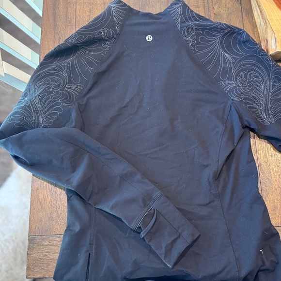 EUC Lululemon Toasty Tech 1/2 Zip - Picture 3 of 5